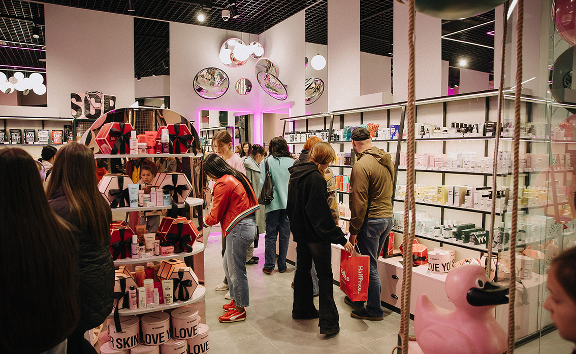 м. Івано-Франківськ, вул. Галицька, 57, ТЦ А7, 2 поверх