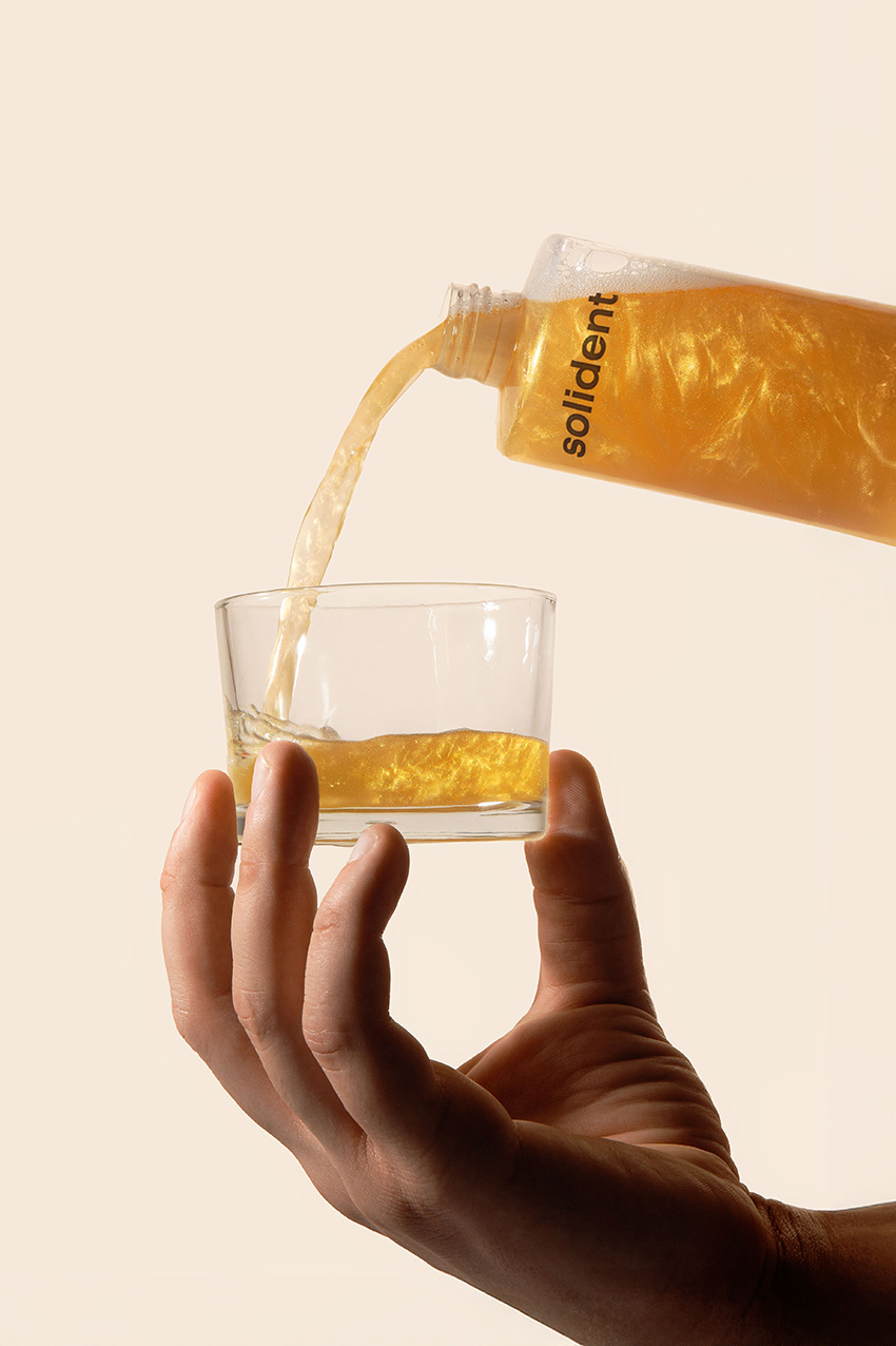 Ополіскувач для ротової порожнини Solident Gold-Infused Mouthwash із колоїдним золотом