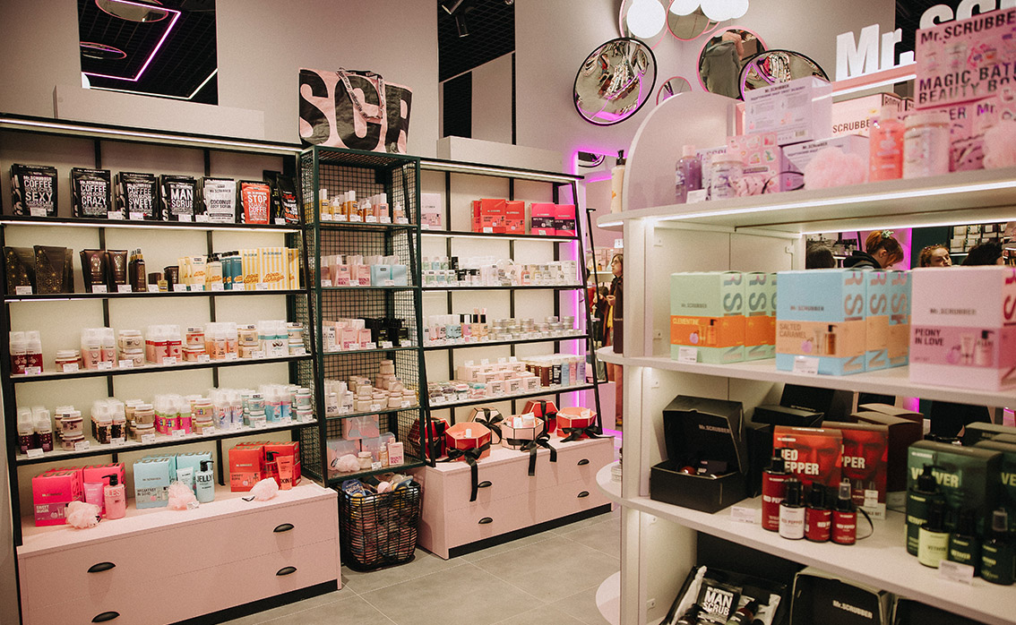 м. Івано-Франківськ, вул. Галицька, 57, ТЦ А7, 2 поверх